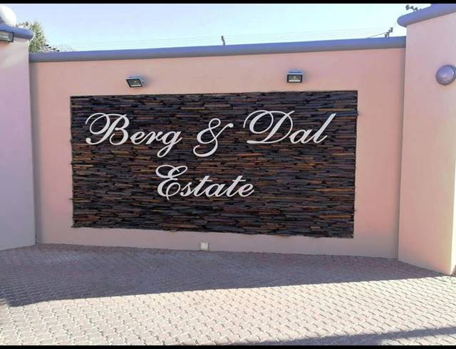 3 BEDROOM TOWNHOUSE FOR SALE IN CHANCLIFF RIDGE